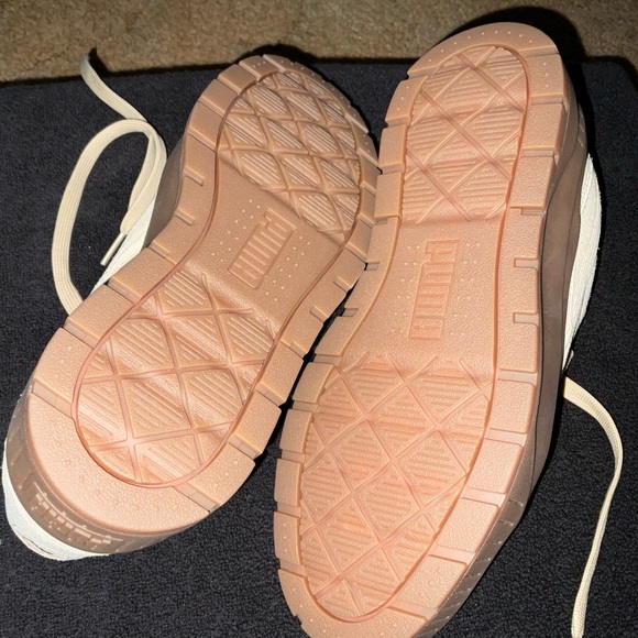 Puma sport shoes! - Picture 3 of 3